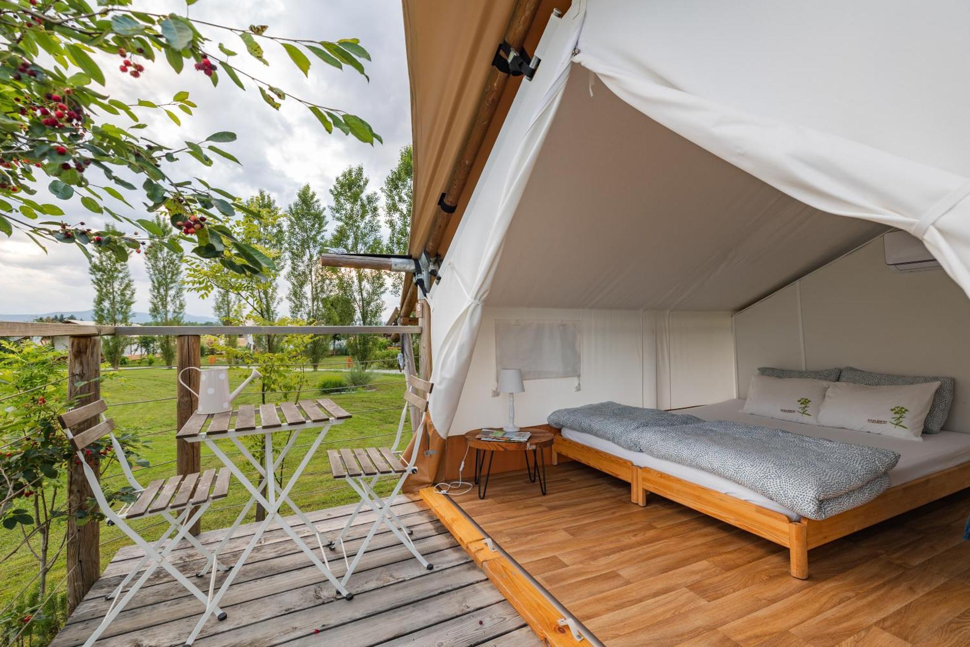 Glamping Kolpa Resort Gradac Eksteriør bilde